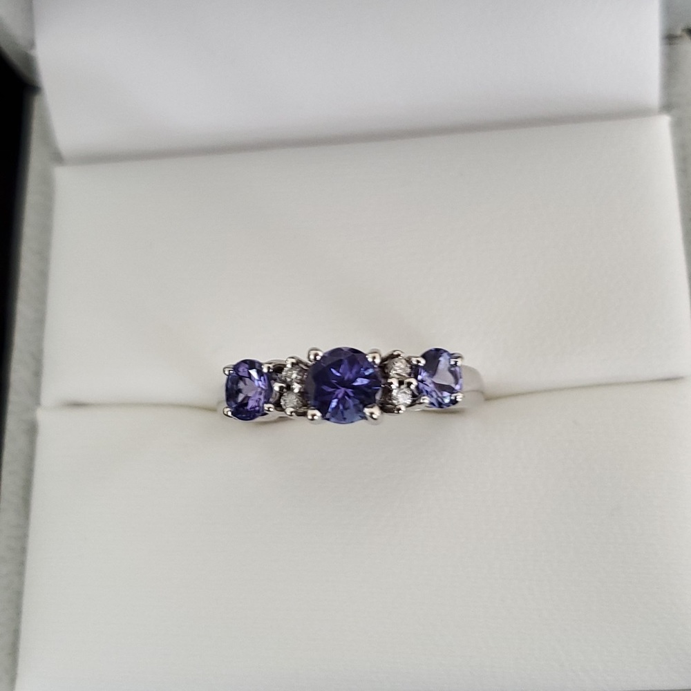 Tanzanite and diamond 14K white gold ring